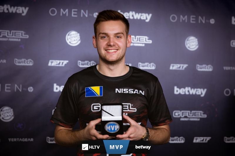 皇马中场与 皇马中场与